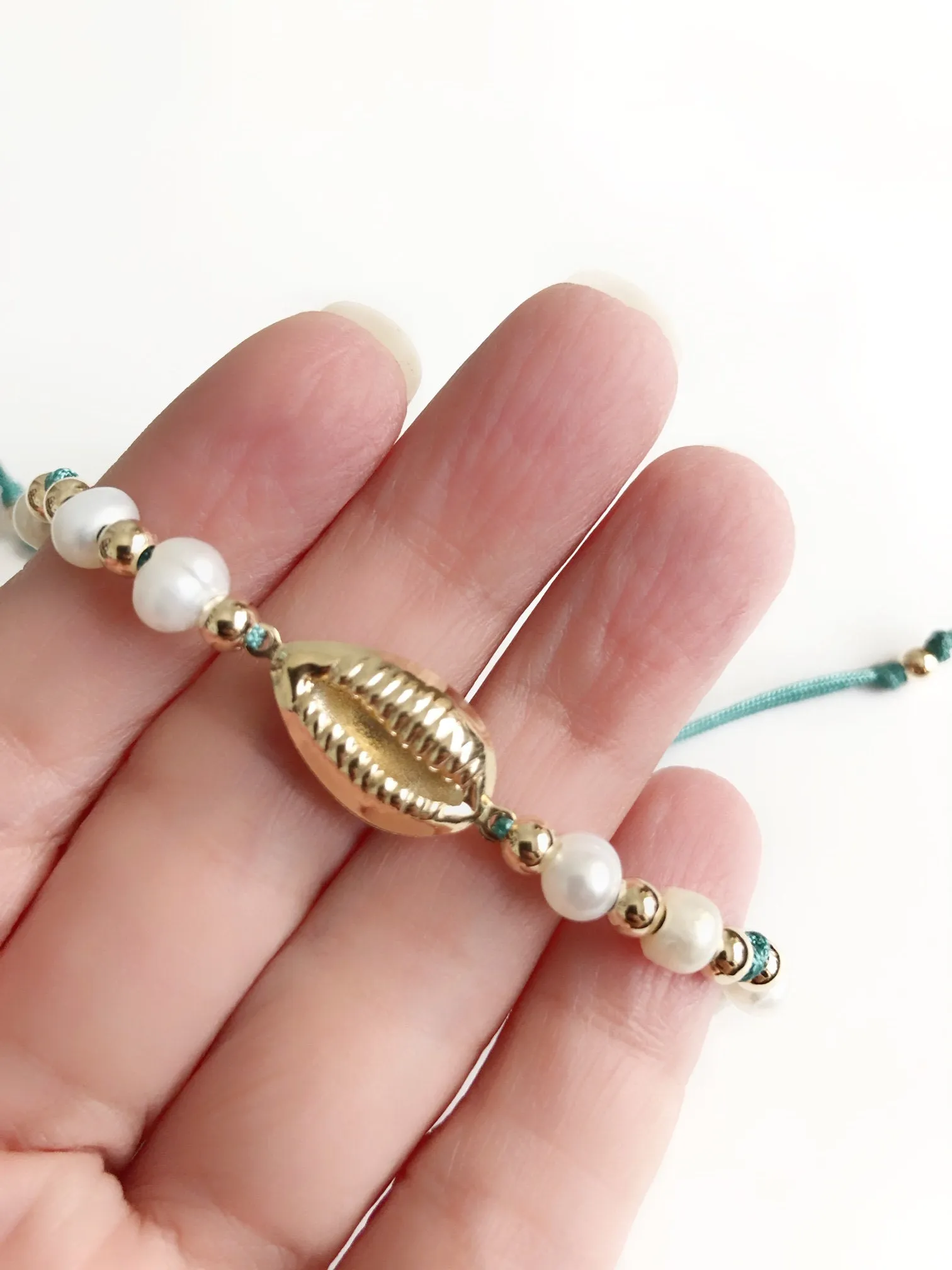 Cowrie Shell Bracelet, Adjustable Pearl Bracelet, Pearl Sea Shell Jewelry, Gold Plated Cowrie Charm, Cowrie Bracelet, Trendy Jewelry