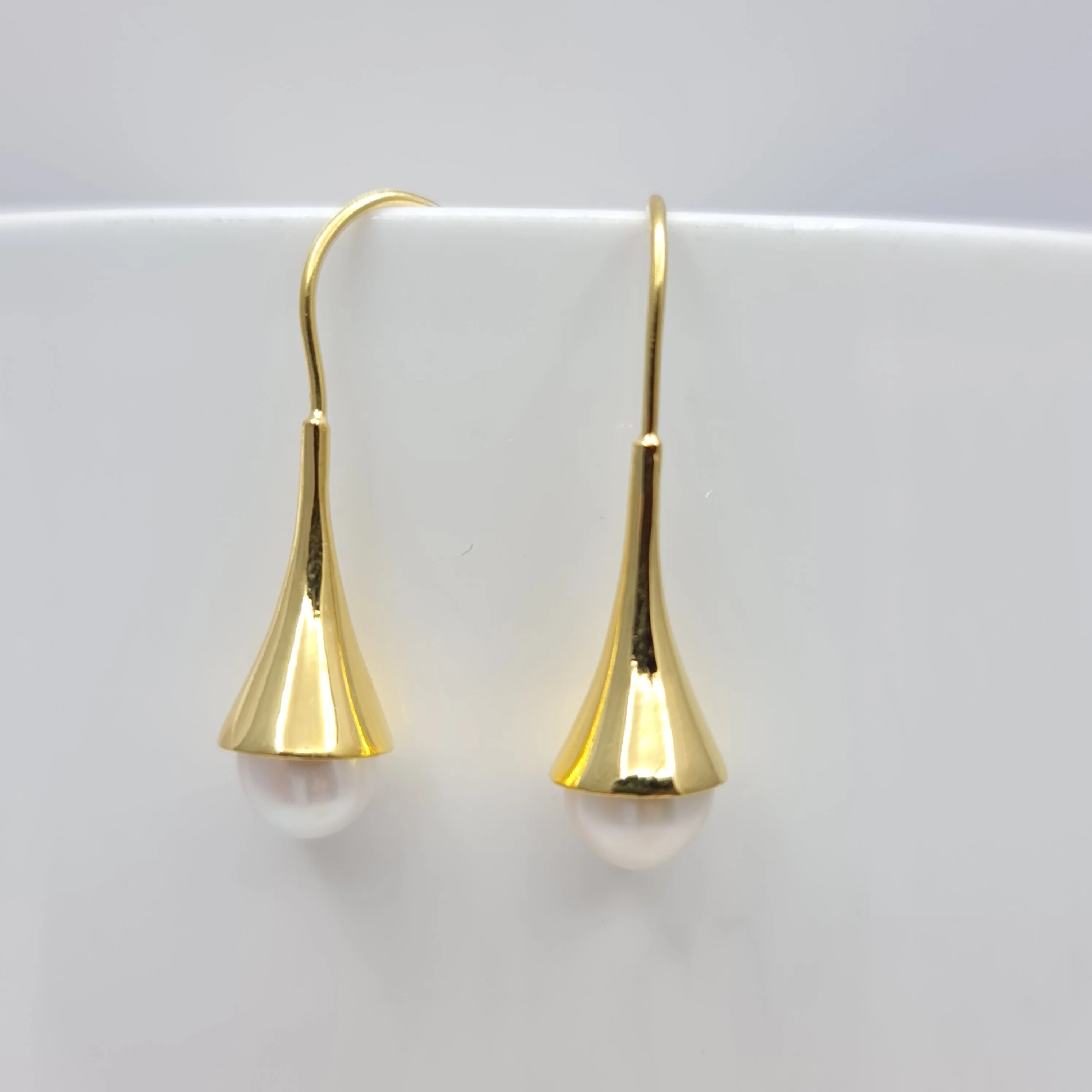 Freshwater Pearl drop earrings Gold