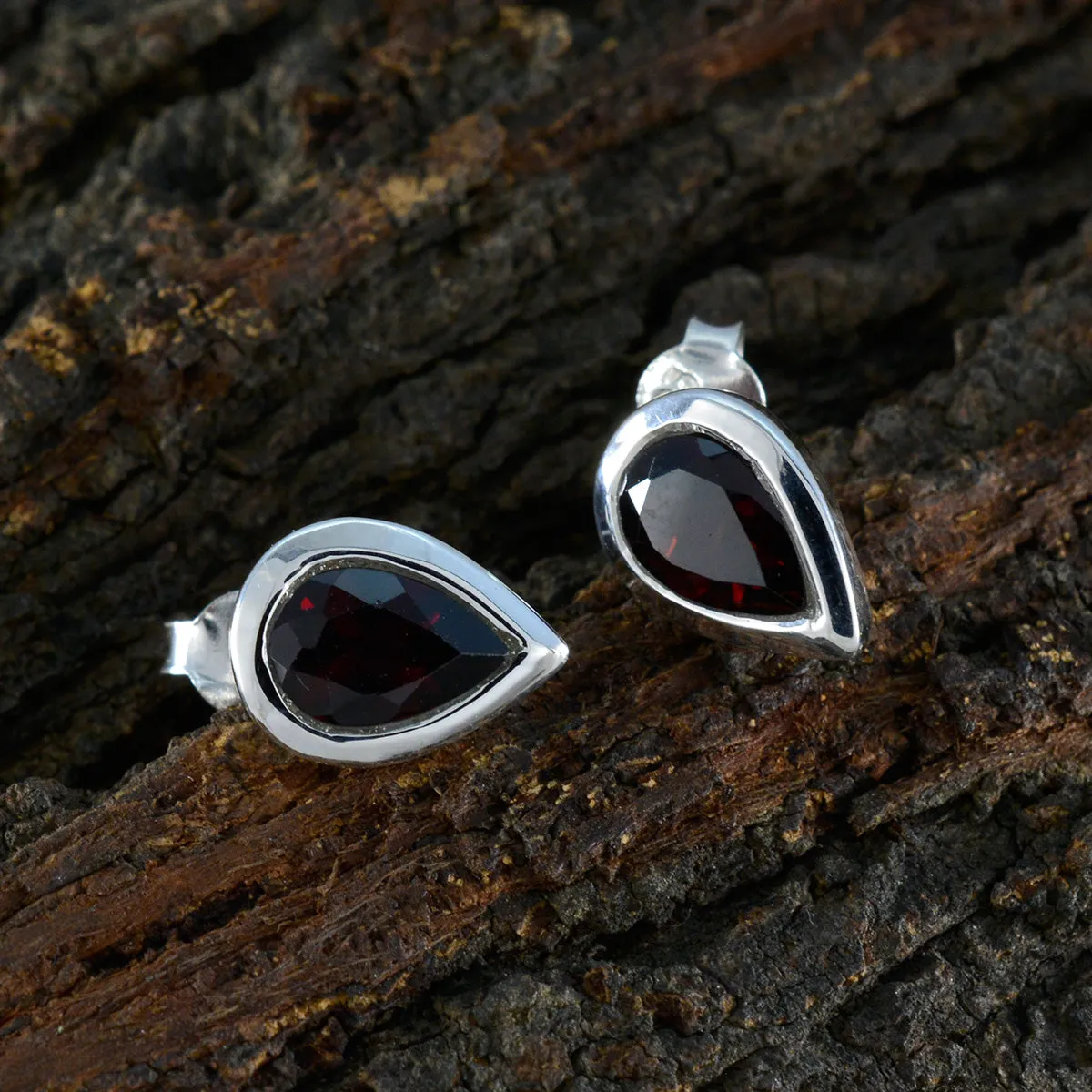 Riyo Drop-Dead Gorgeous 925 Sterling Silver Earring For Demoiselle Garnet Earring Bezel Setting Red Earring Stud Earring