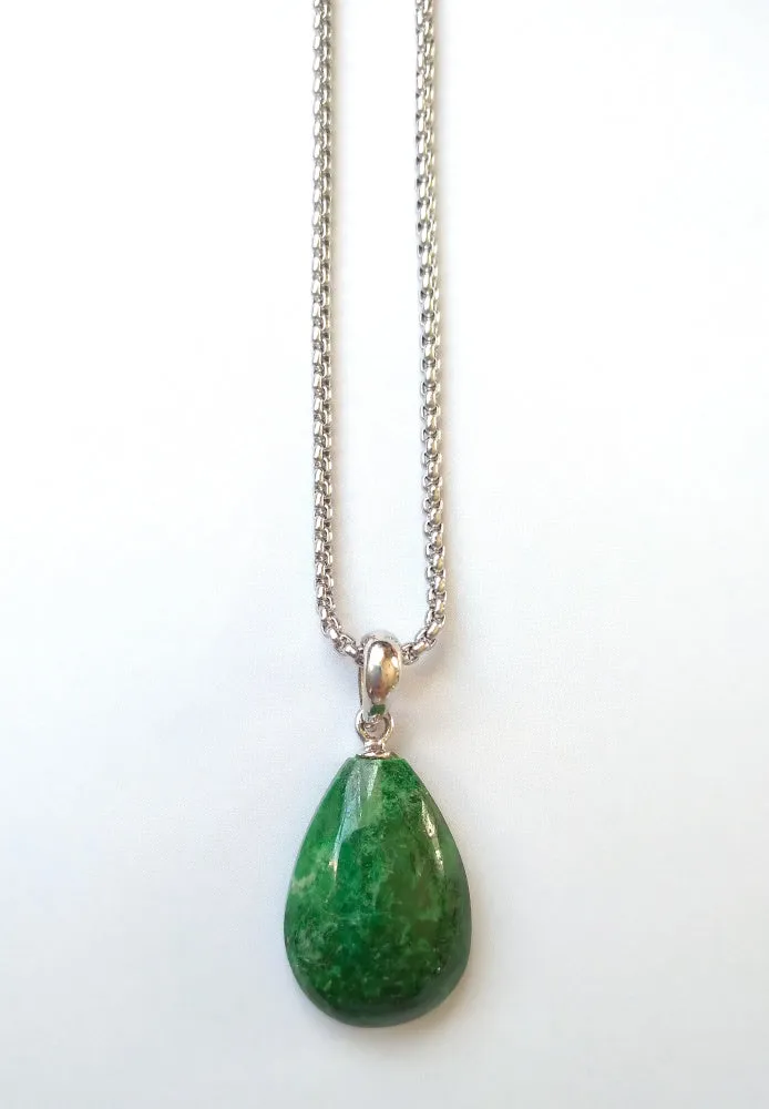 Teardrop Mositsit Jade Single Stone Pendant