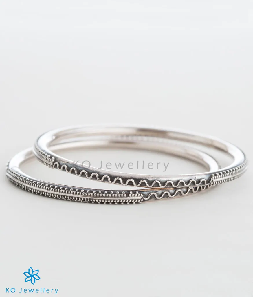 The Nimisha Silver Bangle