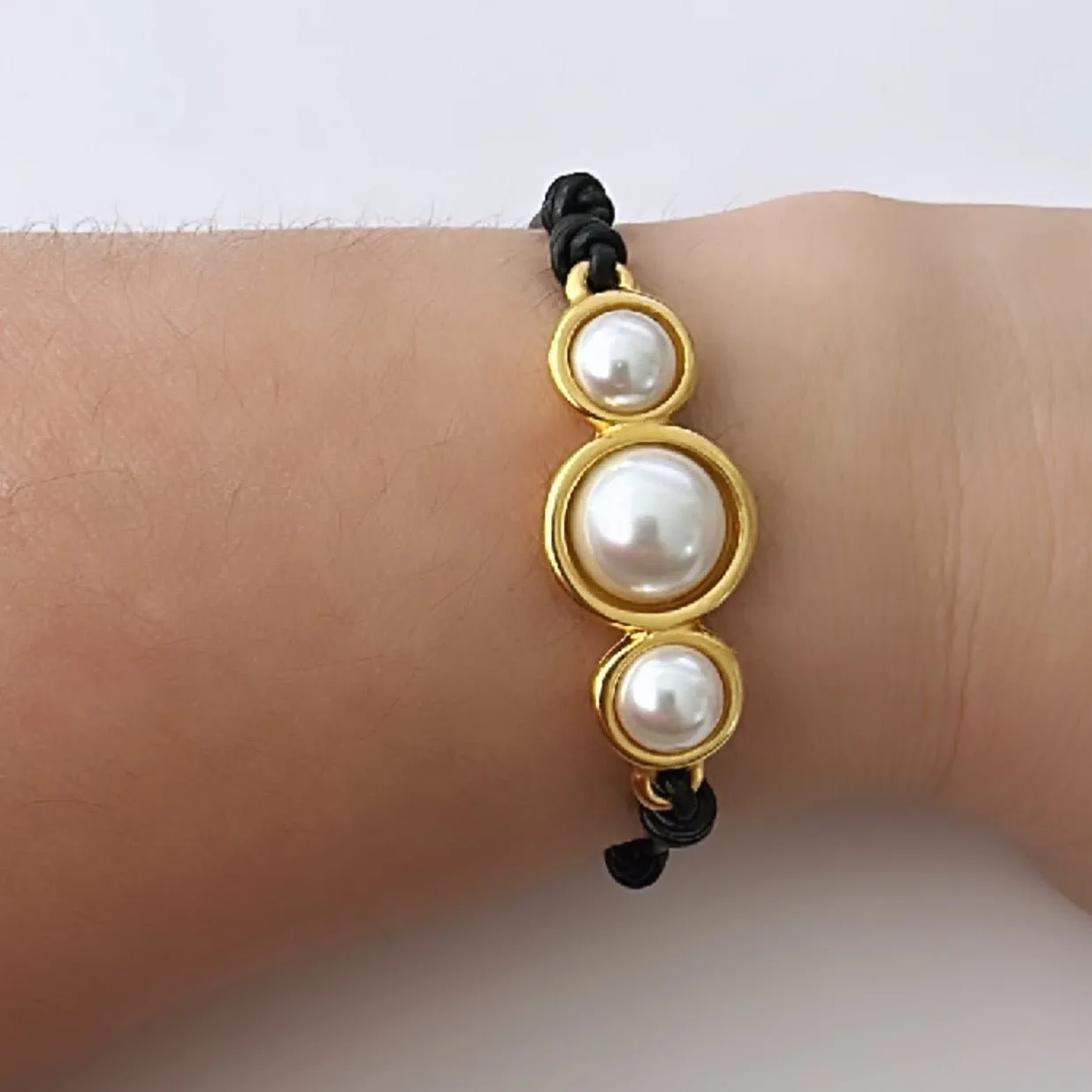 TRA-LA-RA PERLADA PEARLS LEATHER BRACELET