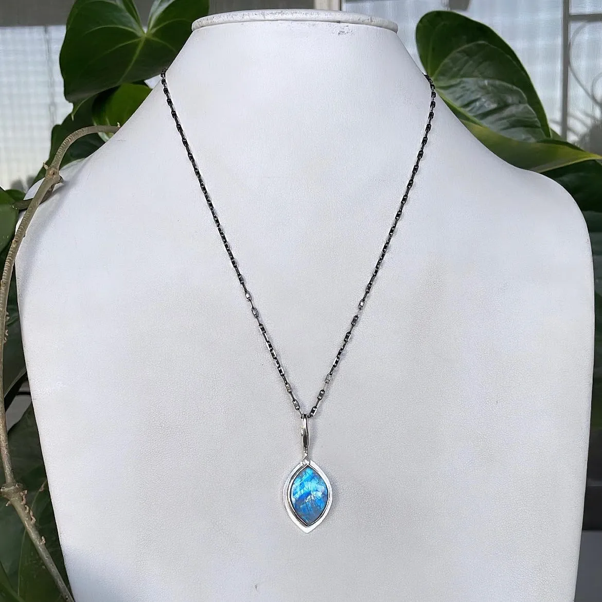 Vertical Eye rainbow moonstone necklace