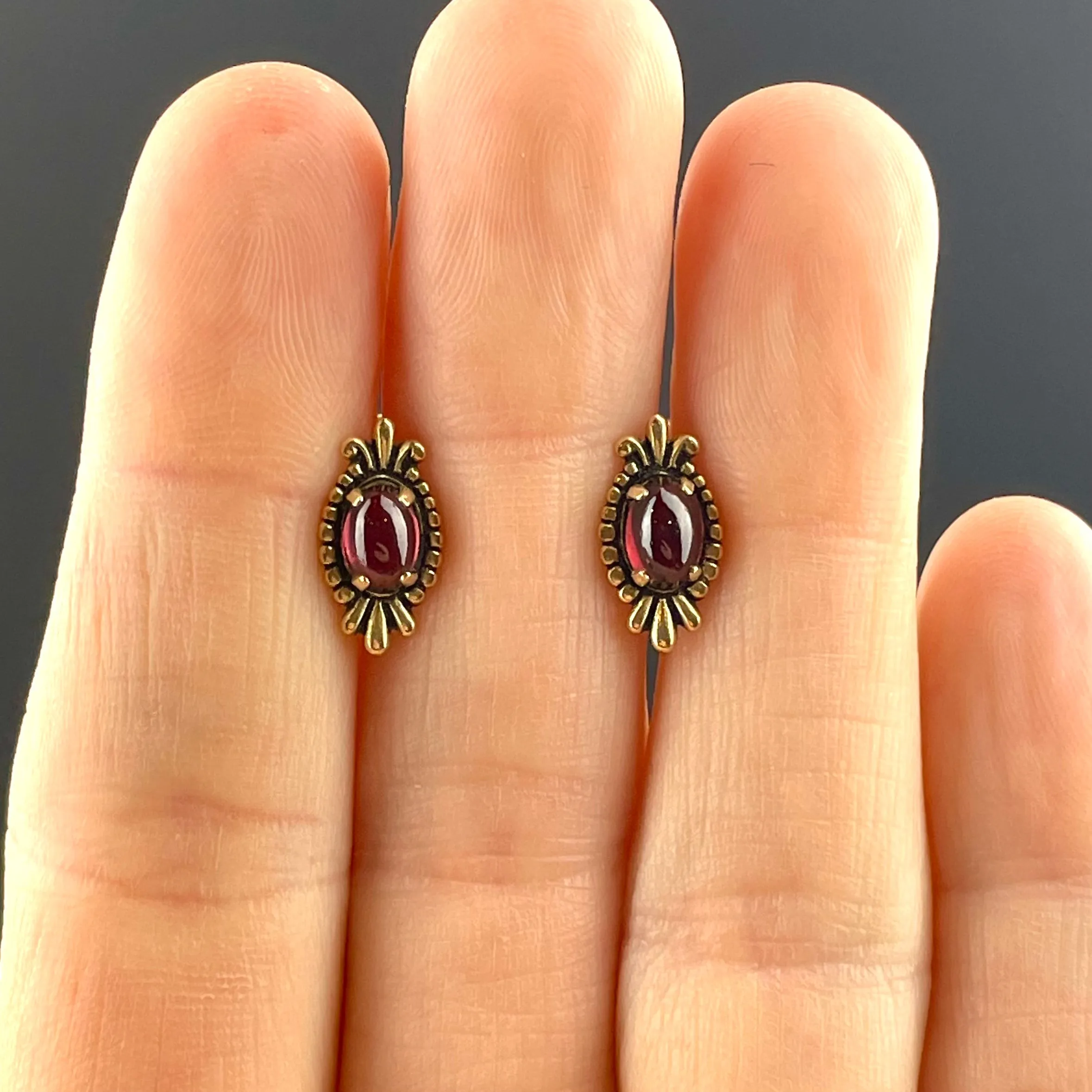 Vintage 14K Gold Garnet Stud Earrings